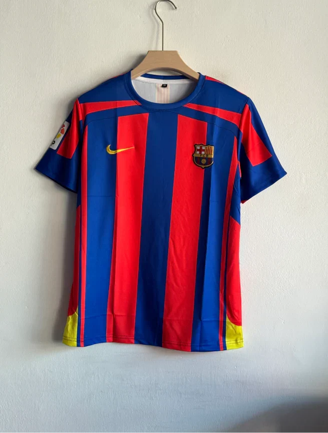 BARCELONA 2005-06 HOME KIT MESSI