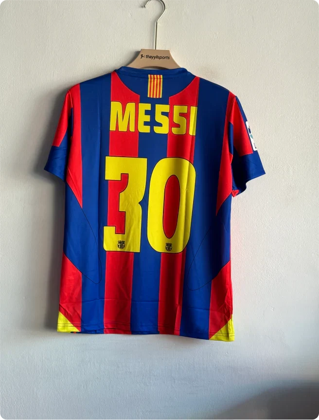 BARCELONA 2005-06 HOME KIT MESSI